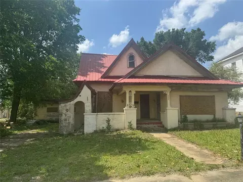 220 N Oak St, Holdenville, OK 74848