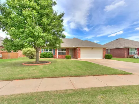 539 E Juniper Ln, Mustang, OK 73064