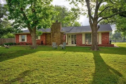 3300 N Thompkins Ave, Bethany, OK 73008