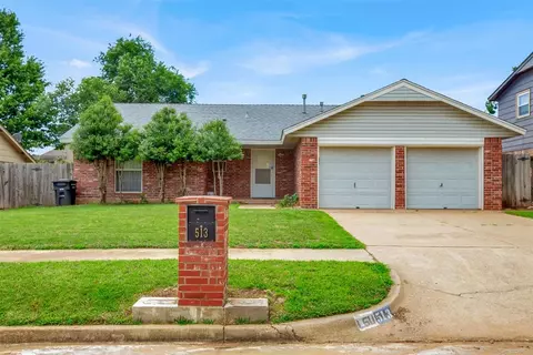 513 S Silver Leaf Dr, Moore, OK 73160