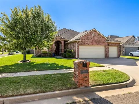 10301 Ashford Dr, Yukon, OK 73099
