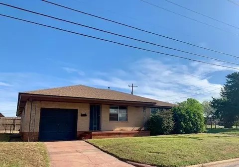1513 W Modelle Ave, Clinton, OK 73601
