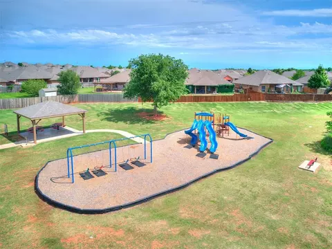 701 Hedgewood Dr, Moore, OK 73160 photo 38