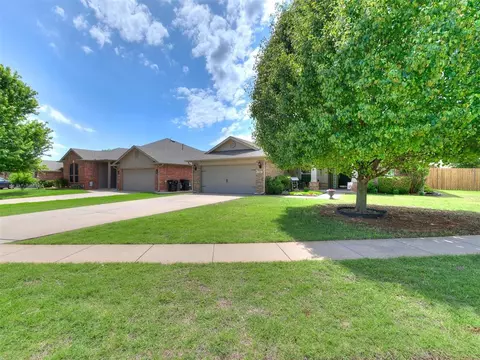 701 Hedgewood Dr, Moore, OK 73160 photo 2