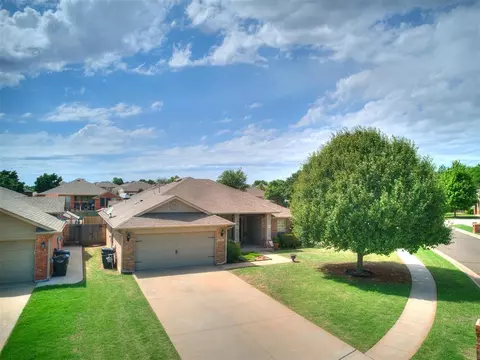 701 Hedgewood Dr, Moore, OK 73160