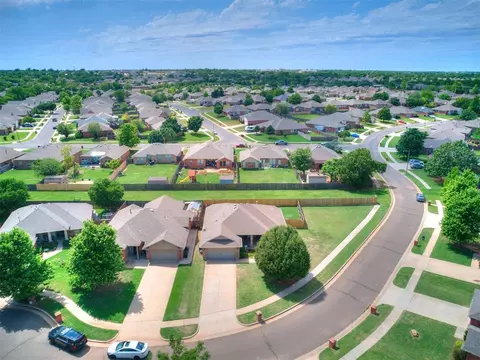 701 Hedgewood Dr, Moore, OK 73160 photo 35