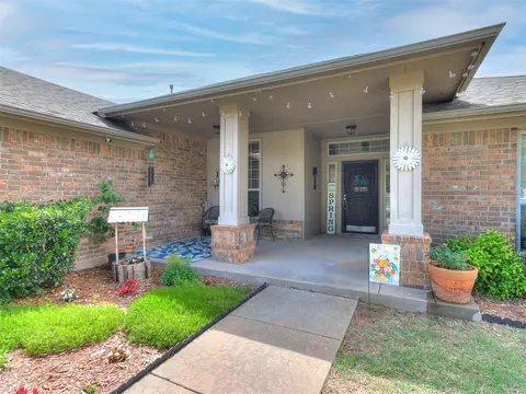 701 Hedgewood Dr, Moore, OK 73160 photo 3