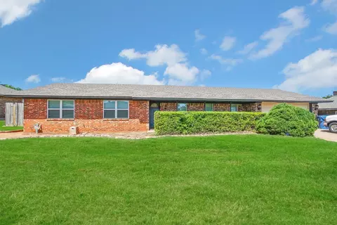 202 W Quail Dr, Cordell, OK 73632