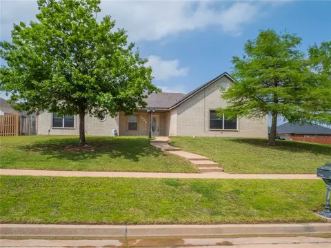 5006 NE Haddington Pl, Lawton, OK 73507