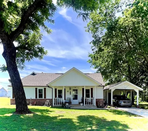 526 E 4th St, Stroud, OK 74079
