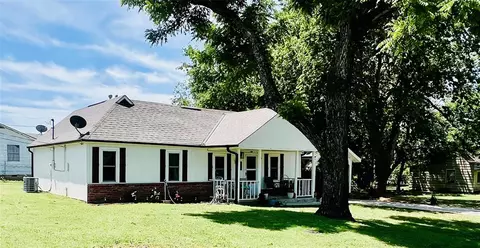 526 E 4th St, Stroud, OK 74079 photo 2