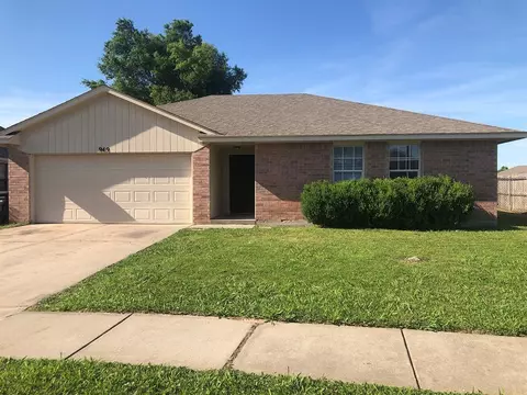 949 N Windermere Dr, Moore, OK 73160