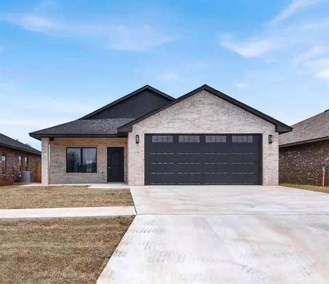 2105 Valley Vw, Weatherford, OK 73096