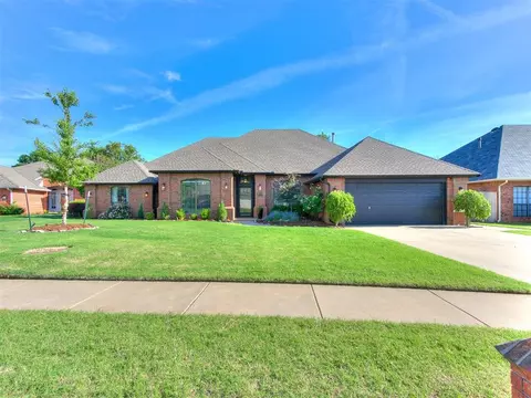 3713 Barwick Dr, Norman, OK 73072