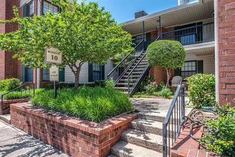 4400 Hemingway Dr #242, Oklahoma City, OK 73118