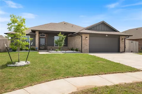 900 SE 17th St, Newcastle, OK 73065