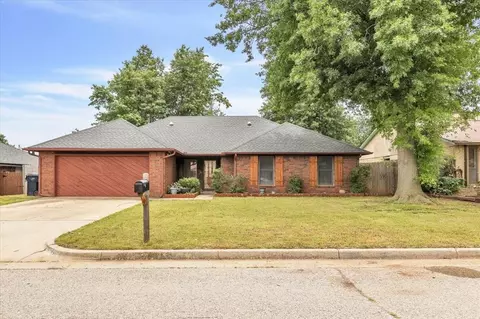 10404 NW 40th St, Yukon, OK 73099