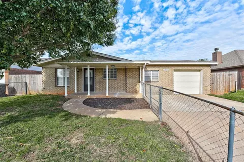 1524 Tudor Dr, Moore, OK 73160