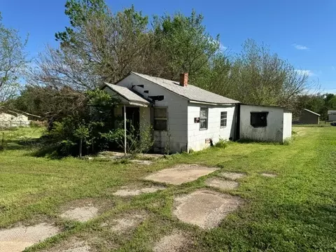 412 Jackson St, Perry, OK 73077 photo 1