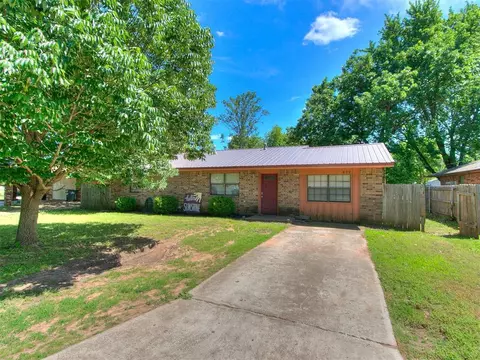 422 E Kennedy, Lexington, OK 73051