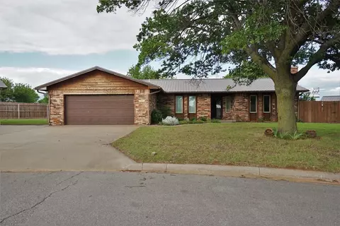 1820 E Ridgeway St, Weatherford, OK 73096