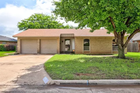 1105 NW 52nd St, Lawton, OK 73505