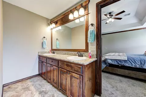 3921 Normandy Rd, Edmond, OK 73013 photo 13