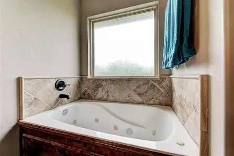3921 Normandy Rd, Edmond, OK 73013 photo 14