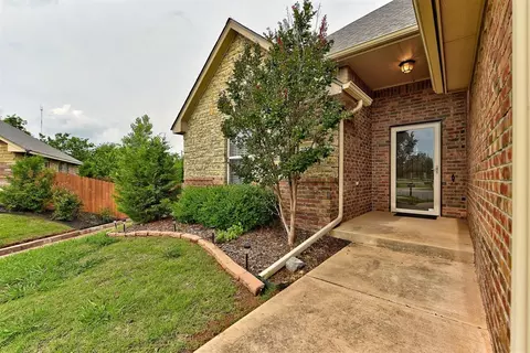 3921 Normandy Rd, Edmond, OK 73013 photo 2