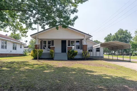 129 N 8th St, Okemah, OK 74859