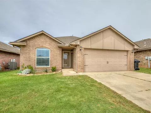647 SW 37th St, Moore, OK 73160