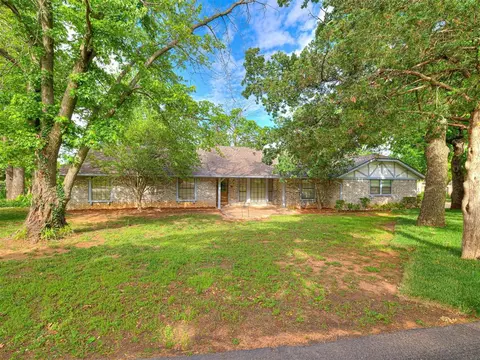 8125 Pleasant Oaks Dr, Edmond, OK 73034