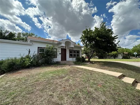 321 N Howard Ave, Elk City, OK 73644