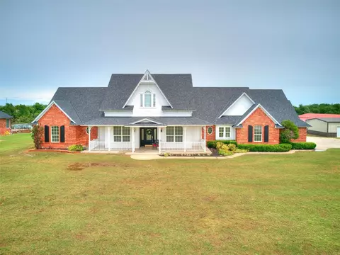 1312 N Lost Creek Dr, Moore, OK 73160