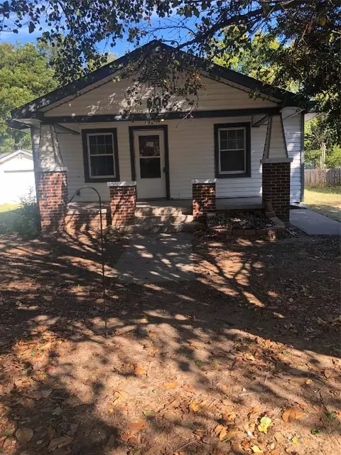 608 W Dewey, Shawnee, OK 74801