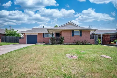 612 N Norman Ave, Moore, OK 73160