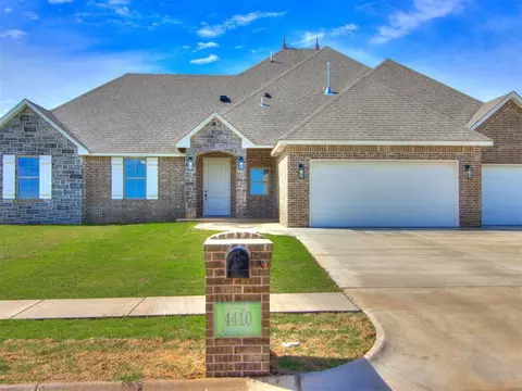 4410 Violet St, Tuttle, OK 73089 photo 2