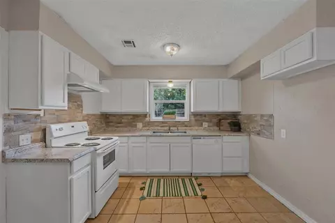 702 S Drexel St, Guthrie, OK 73044