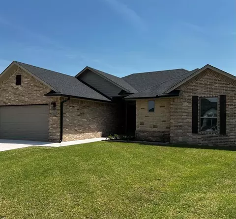 4527 Red Bird Rd, Shawnee, OK 74804