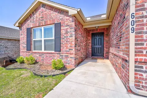 609 Audrey Dr, Tuttle, OK 73089 photo 2
