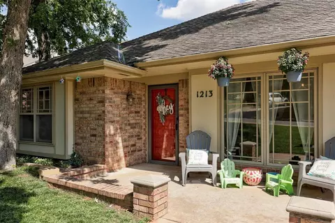 1213 Knights Bridge Rd, Edmond, OK 73034