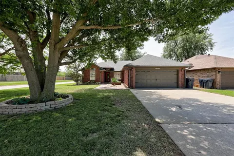 12400 SW 4th St, Yukon, OK 73099