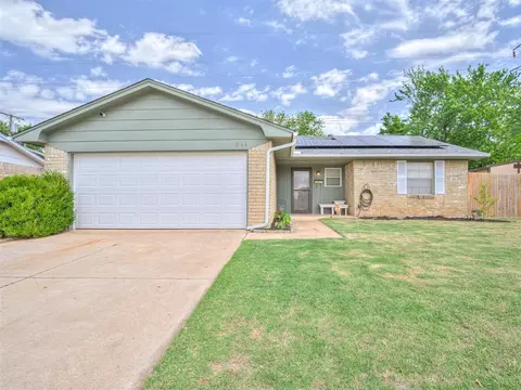 511 Greenwood Dr, Yukon, OK 73099