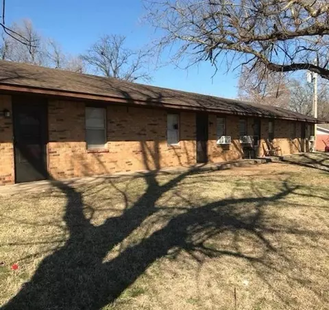 217 S 4th St #A, Noble, OK 73068