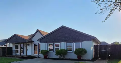 1109 Bronze Medal Rd, Moore, OK 73160