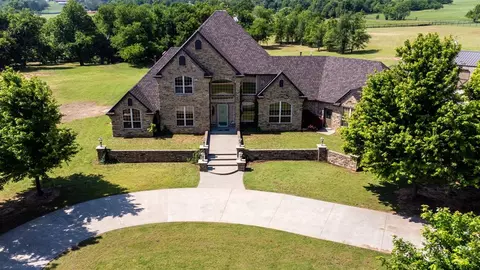 5922 E Silver City Rdg, Tuttle, OK 73089