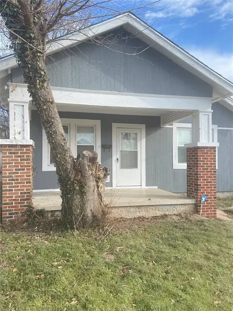 129 N Shawnee Ave, Shawnee, OK 74801
