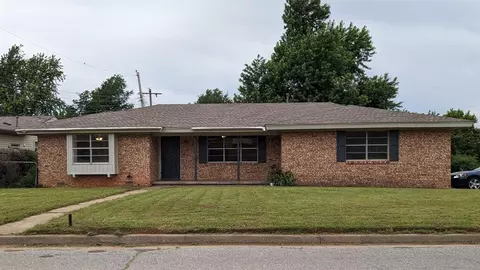 310 Sherri Ln, Yukon, OK 73099