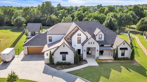 1232 W Pampas Way, Mustang, OK 73064