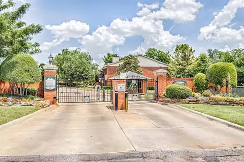 4400 Hemingway Dr #215, Oklahoma City, OK 73118